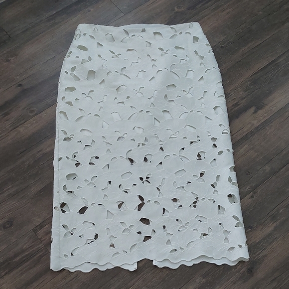Elegant White Lace Midi Skirt - Picture 2 of 11